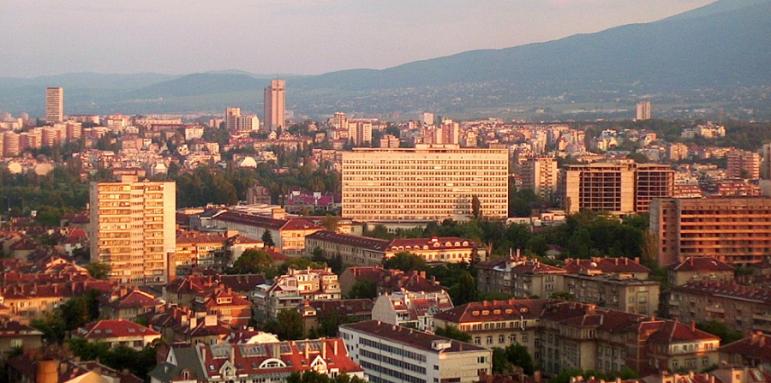 София удари Париж в земята. С какво?